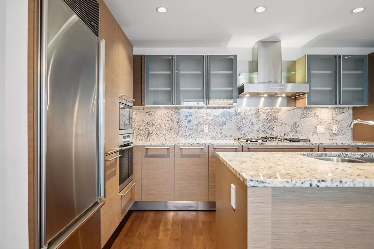 Vancouver, BC V6E 4V2,1111 Alberni ST #3603