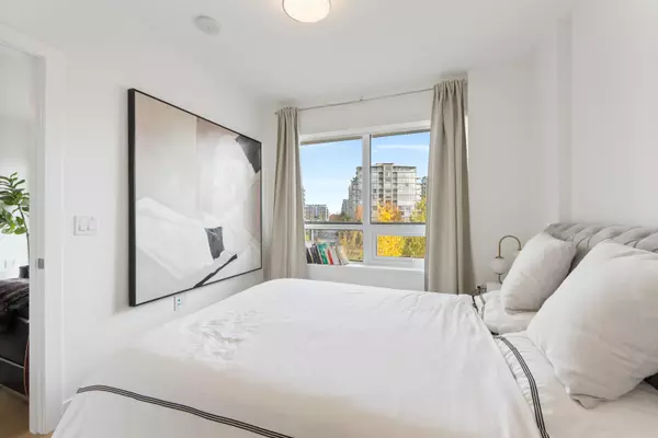 5766 Gilbert RD #701 Richmond, BC V7C 0G2