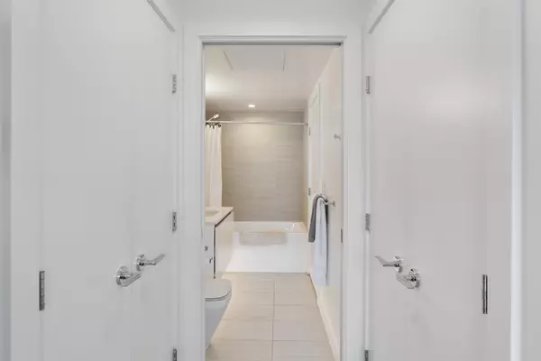 5766 Gilbert RD #701 Richmond, BC V7C 0G2