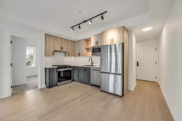 Port Moody, BC V3H 0N4,2002 St George ST #306