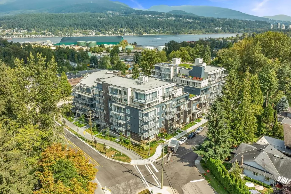 Port Moody, BC V3H 0N4,2002 St George ST #306