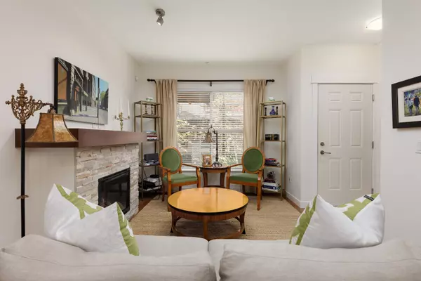 North Vancouver, BC V7L 2R6,307 E 15th ST #4