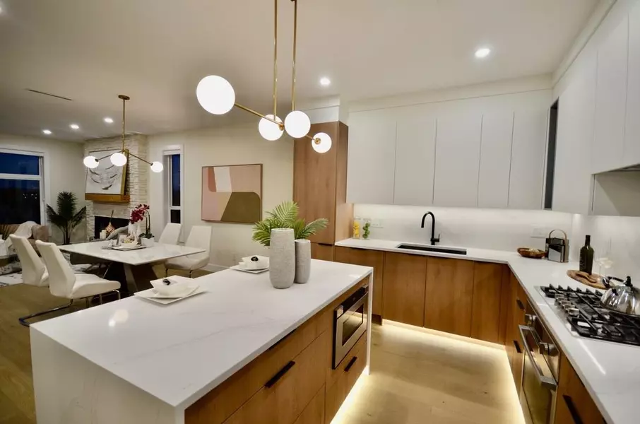 901 Edgar AVE #101, Coquitlam, BC V3K 2K1