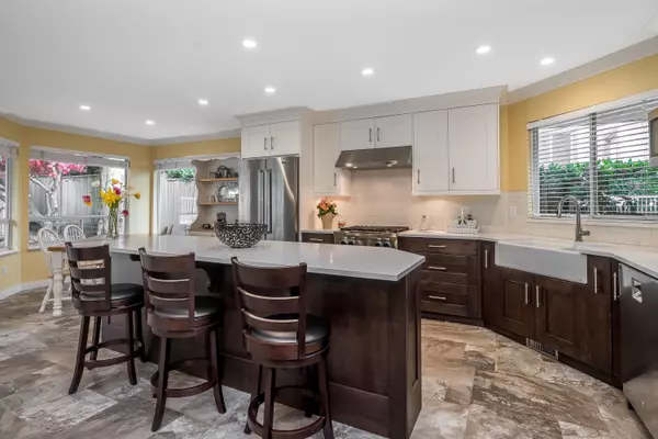 Surrey, BC V4A 8Z8,14999 21b AVE