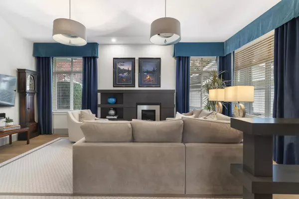 Surrey, BC V4P 3R6,14655 32 AVE #76