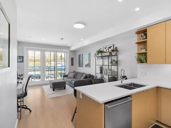 Vancouver, BC V6R 0C1,2528 Collingwood ST #208