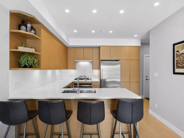 Vancouver, BC V6R 0C1,2528 Collingwood ST #208