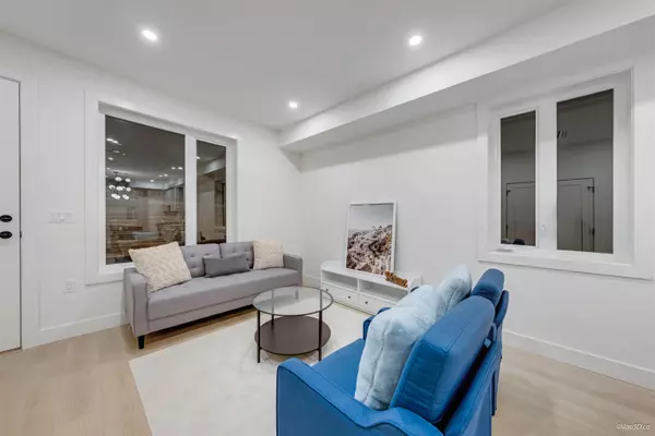 Vancouver, BC V6P 3P4,6728 Heather ST