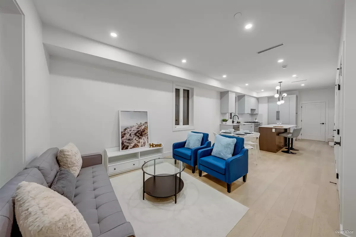 Vancouver, BC V6P 3P4,6728 Heather ST