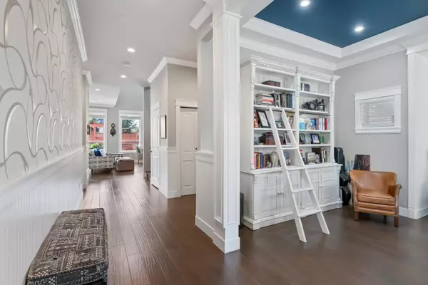 Langley, BC V2Y 0J5,8049 211a ST