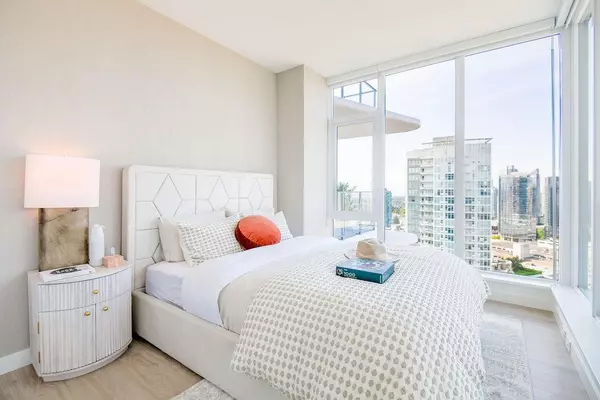 4988 Bennett ST #1806, Burnaby, BC V5H 0L1