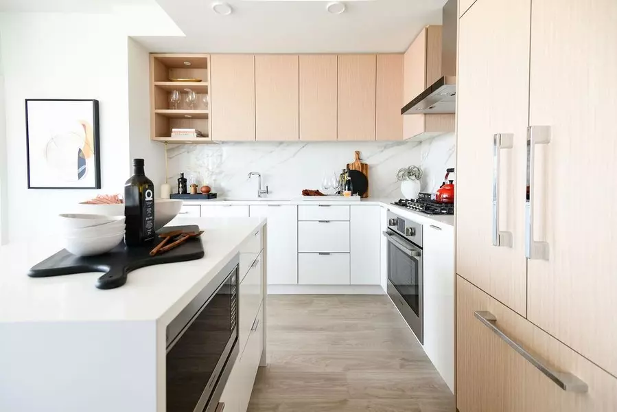 4988 Bennett ST #1806, Burnaby, BC V5H 0L1