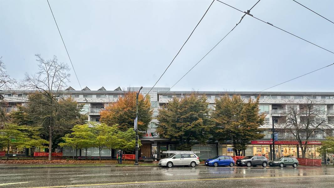 3333 Main ST #301, Vancouver, BC V7V 3M8