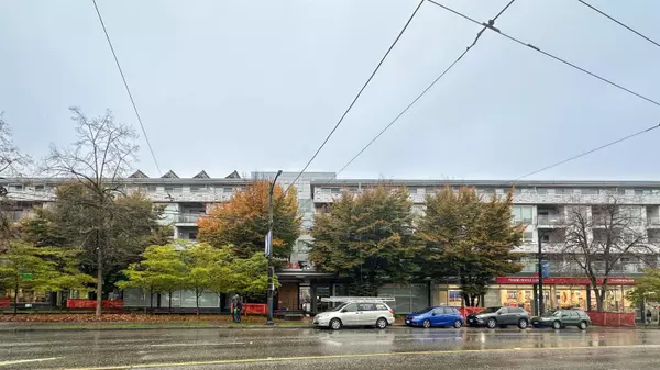 3333 Main ST #301, Vancouver, BC V7V 3M8