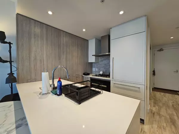 Burnaby, BC V5C 0L9,2288 Alpha AVE #1006