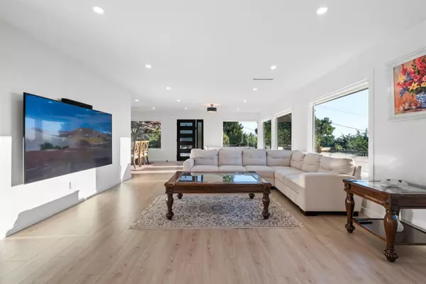 North Vancouver, BC V7N 3N6,3812 Dalkeith DR