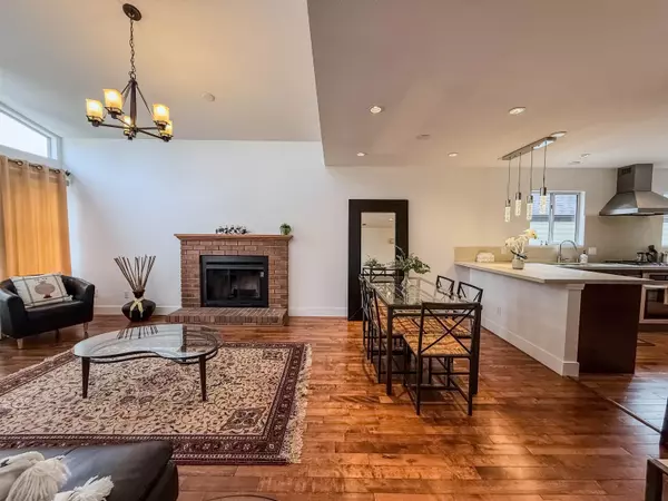 North Vancouver, BC V7P 3A1,1717 Tatlow AVE