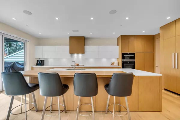 North Vancouver, BC V7R 2M4,5141 Sarita AVE