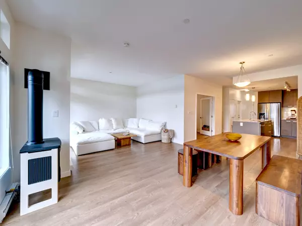 Sechelt, BC V7Z 0S3,5917 Beachgate LN