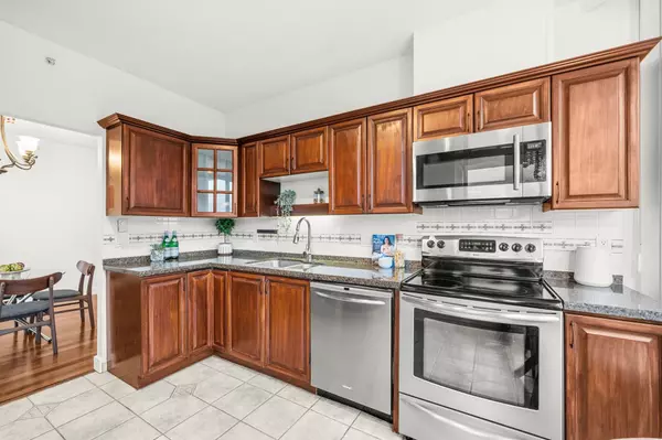 160 W Keith RD #1201 North Vancouver, BC V7M 3M2