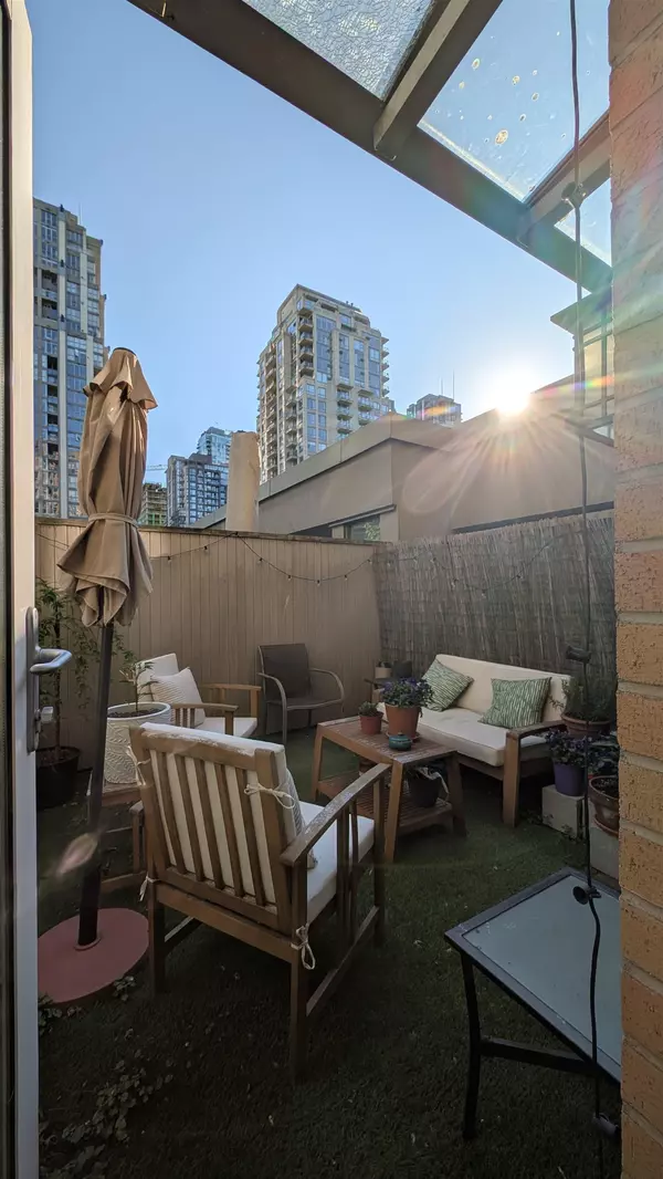 Vancouver, BC V6B 3E6,1188 Richards ST #209