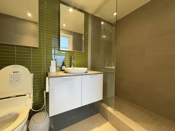 Vancouver, BC V6B 0E6,128 W Cordova ST #2601