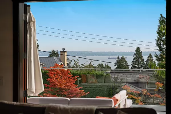 2643 Nelson AVE West Vancouver, BC V7V 2R8