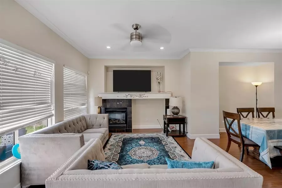 5942 165a ST, Surrey, BC V3S 4N9