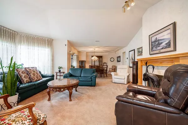 Surrey, BC V3R 6H9,11293 153a ST