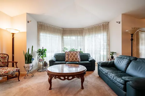 Surrey, BC V3R 6H9,11293 153a ST