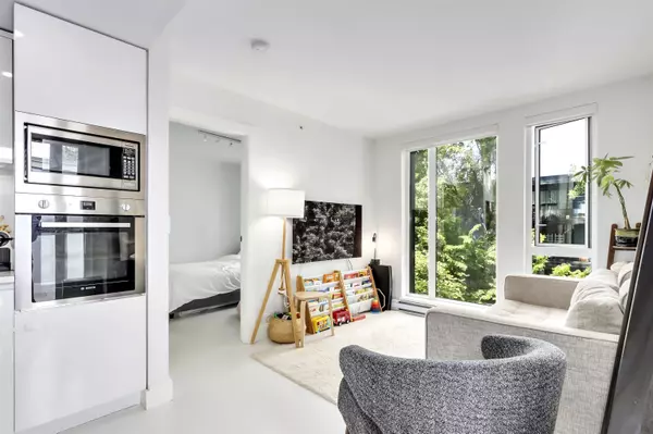 Vancouver, BC V6K 1Y3,2239 W 7th AVE #303