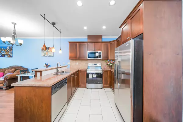 Surrey, BC V3T 0E1,14333 104 AVE #521