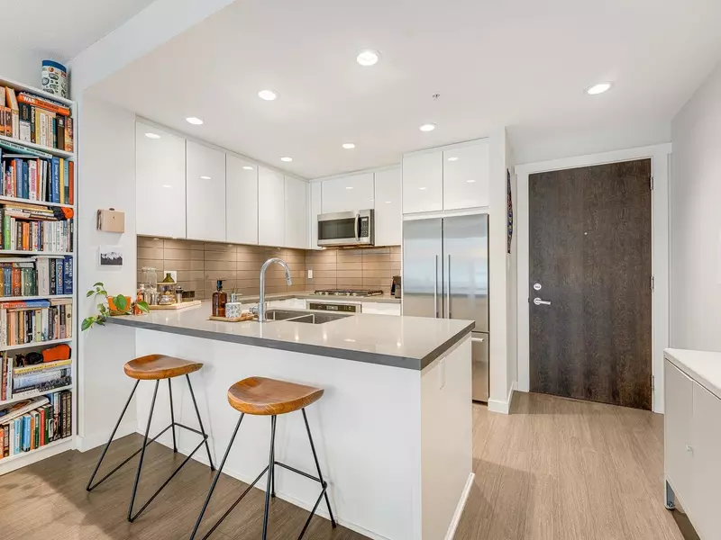 255 W 1st ST #412, North Vancouver, BC V7M 3G8