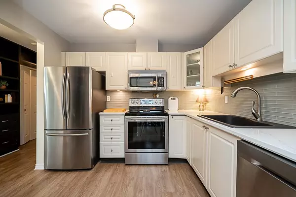 Surrey, BC V4A 1T8,15325 17 AVE #101