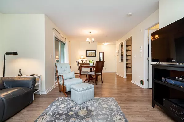 15325 17 AVE #101 Surrey, BC V4A 1T8