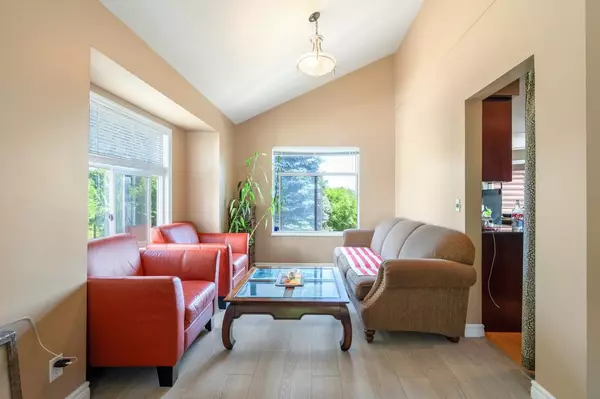 Coquitlam, BC V3B 7B2,2984 Lotus CT