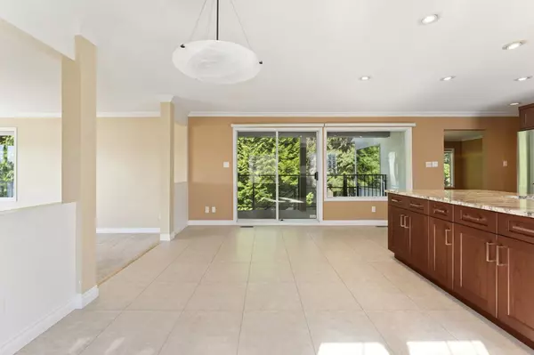 3908 Blantyre PL North Vancouver, BC V7G 2G4