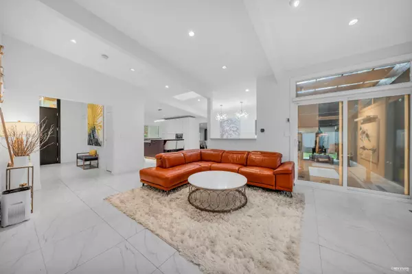 West Vancouver, BC V7T 1W3,475 Newlands RD