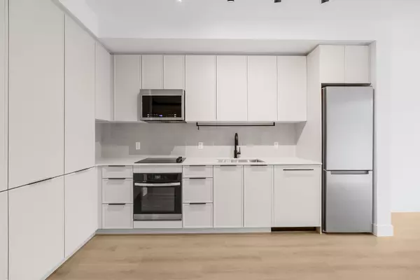 Port Moody, BC V3H 0N9,3075 Murray ST #415