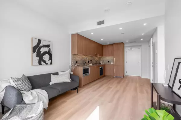 626 Claremont ST #2203 Coquitlam, BC V3J 3T4