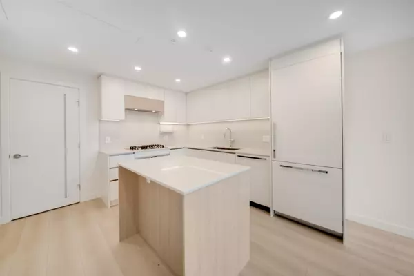 Surrey, BC V3T 4A4,13575 98a AVE #808