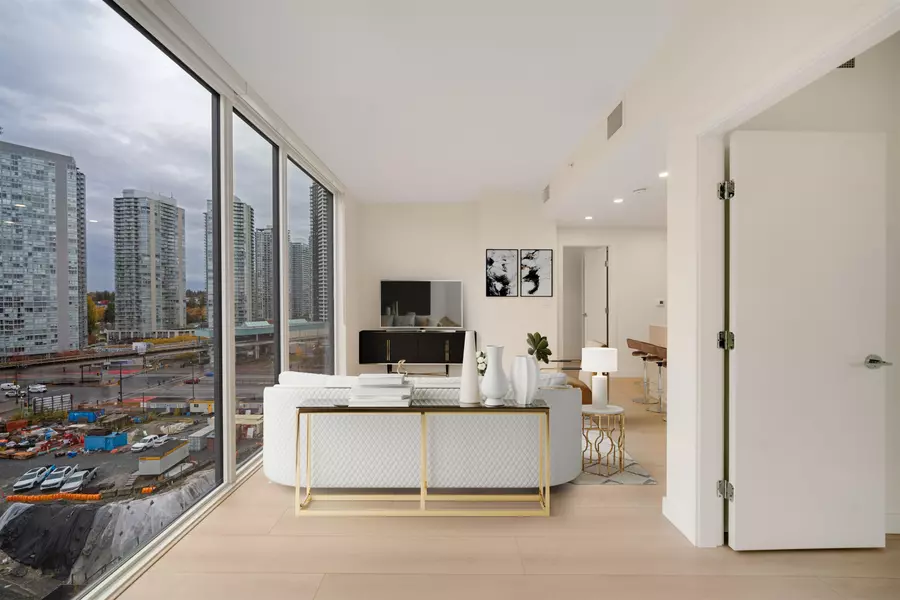 13573 98a AVE #808, Surrey, BC V3T 4A4