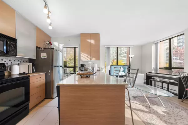 Vancouver, BC V6B 1S3,909 Mainland ST #502