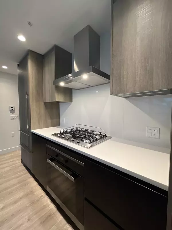 Richmond, BC V6Y 0L6,6328 No 3 RD #853