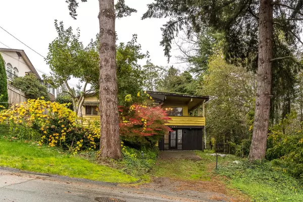 Burnaby, BC V5H 3N1,5449 Royal Oak AVE