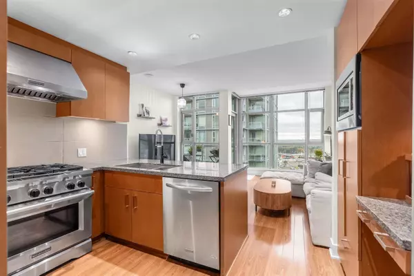 Coquitlam, BC V3B 0J5,3008 Glen DR #2705