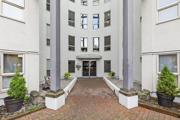 2575 Ware ST #208, Abbotsford, BC V2S 3E2