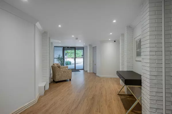 White Rock, BC V4B 5A4,15020 North Bluff RD #218