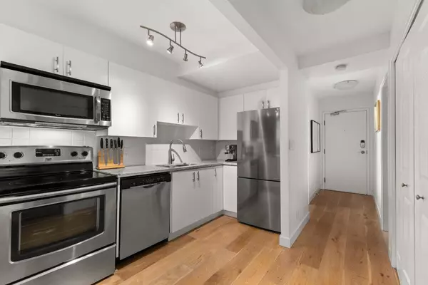 Vancouver, BC V6G 1T3,1819 Pendrell ST #401