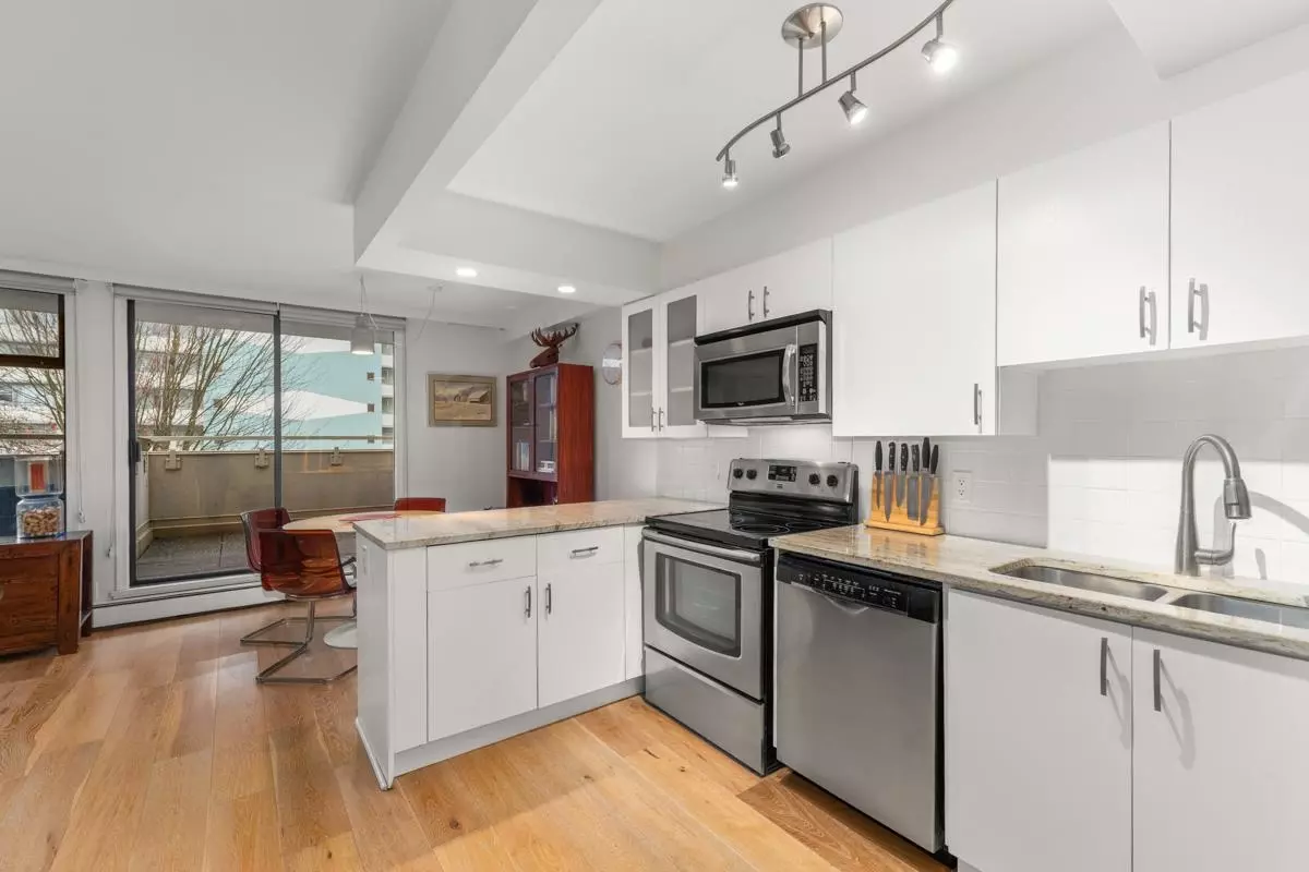 Vancouver, BC V6G 1T3,1819 Pendrell ST #401